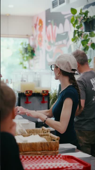 Contenu vertical réalisé pour Kahwa Café, aperçu de la vidéo